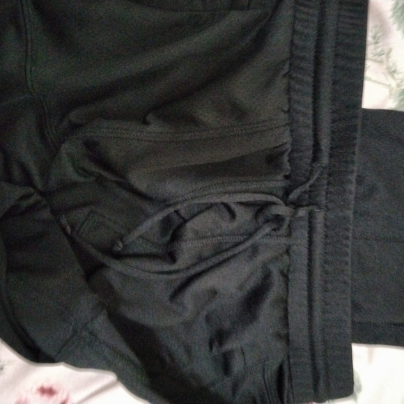 Very excellent condition scrub set worn once all items marked $10 or less 10/25 - Picture 2 of 10